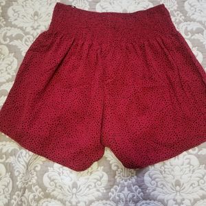 Red loose shorts